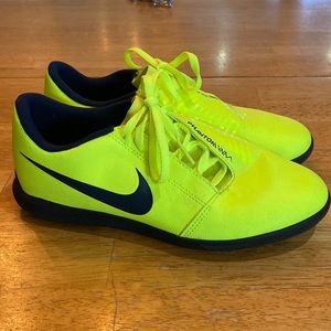 Nike Phantom Venom Indoor Soccer Sneakers- fluorescent yellow boys size 5